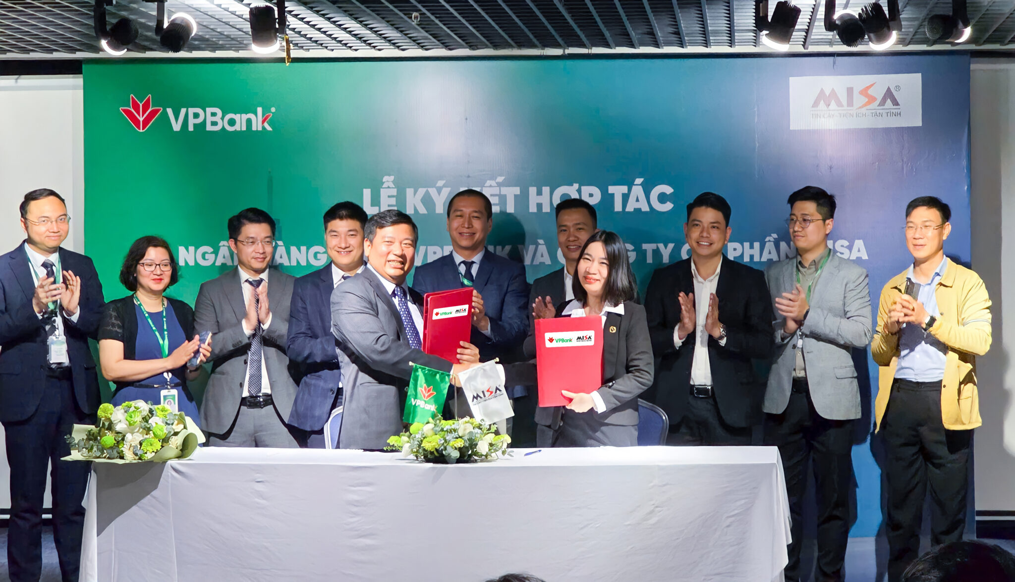 MISA và VPBank đã chính thức ký kết hợp tác chiến lược nhằm mở rộng hệ sinh thái ngân hàng số toàn diện trên nền tảng MISA cho doanh nghiệp, hộ kinh doanh và cá nhân.