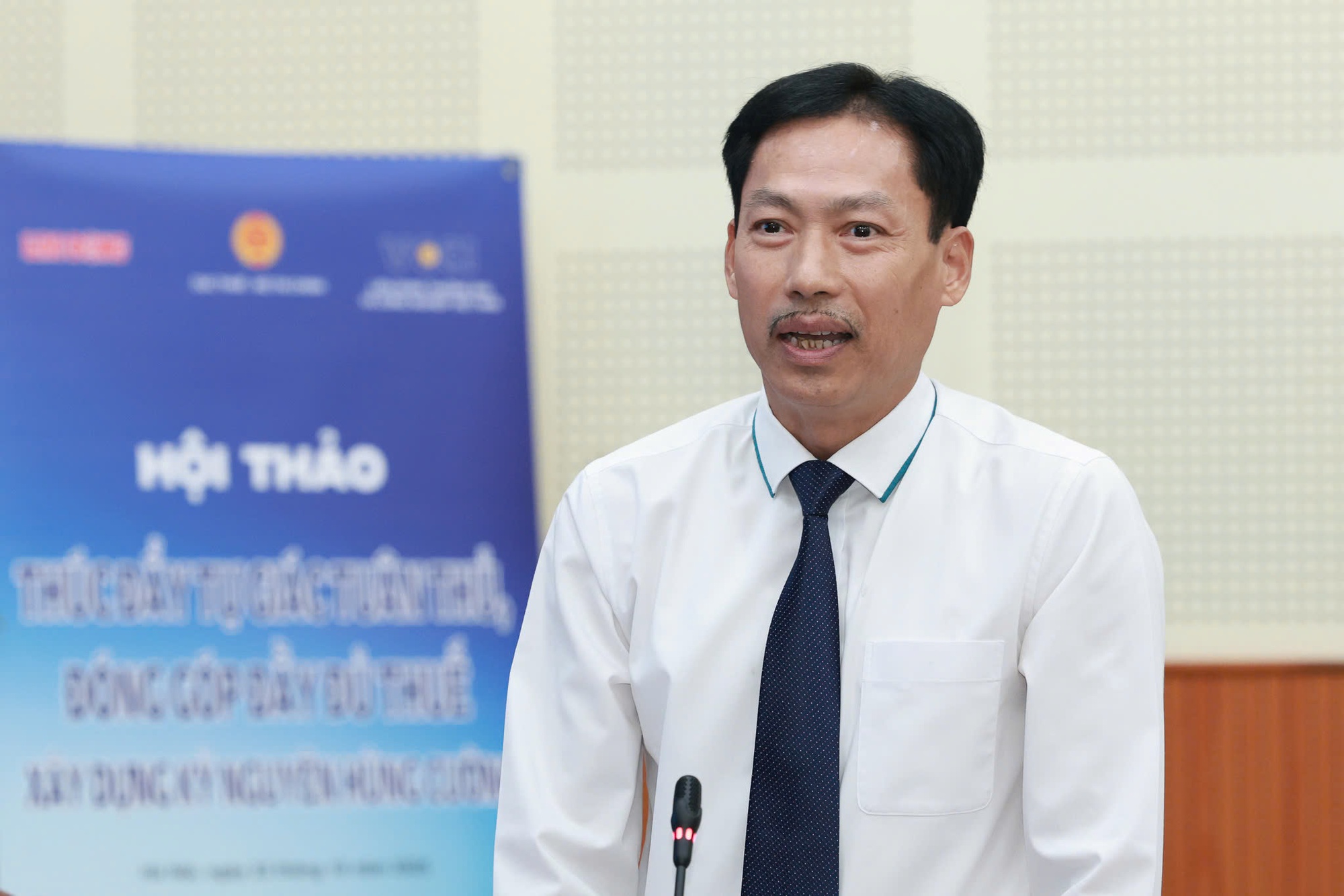 PGS.TS. Lê Xuân Trường - Trưởng khoa Thuế và Hải quan (Học viện Tài chính) trả lời câu hỏi tại hội thảo.